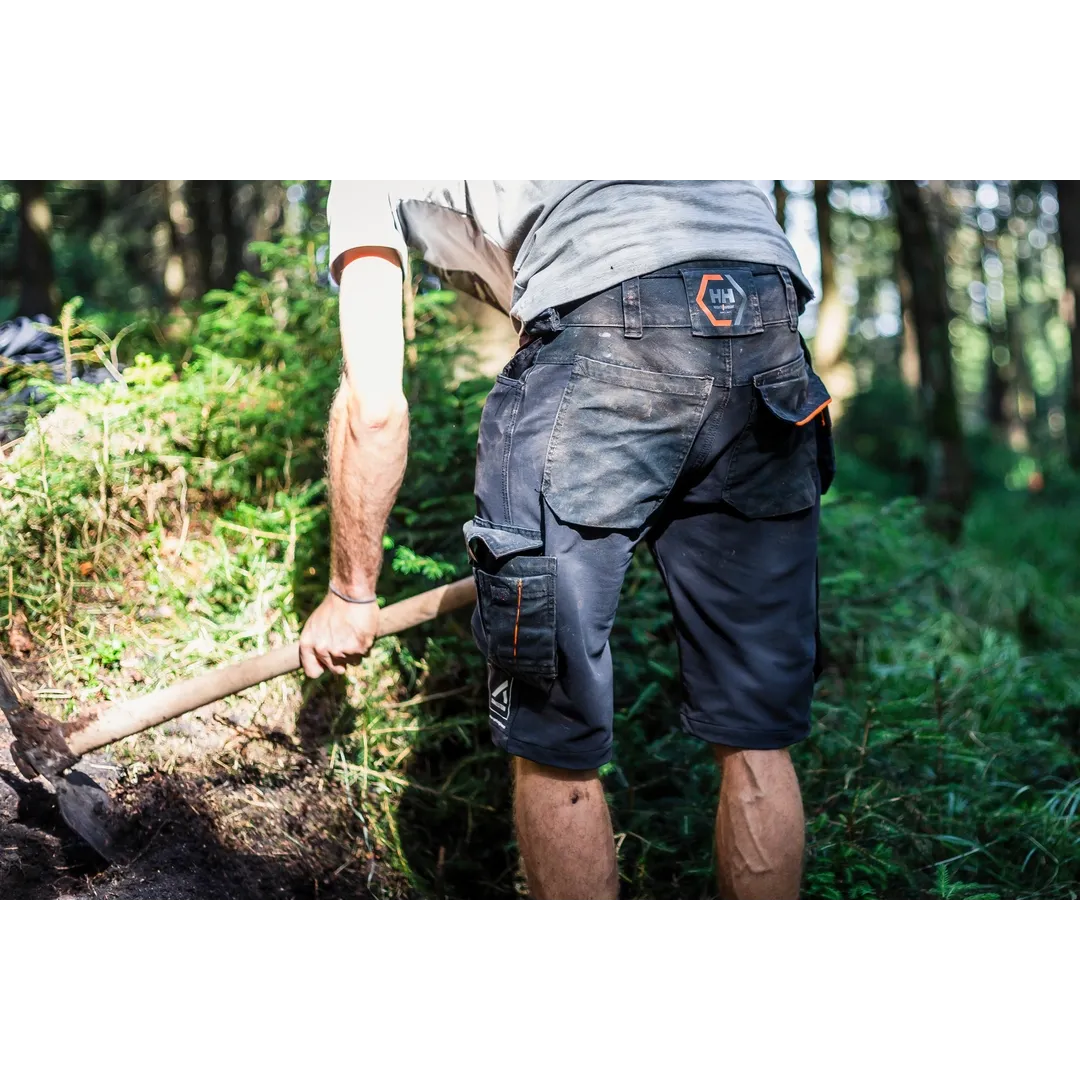 Helly Hansen Work Wear - Oberhof_HH_Matthias_Schwarz_Schneestern-1209 - Summer 2021-Action-Tradesman