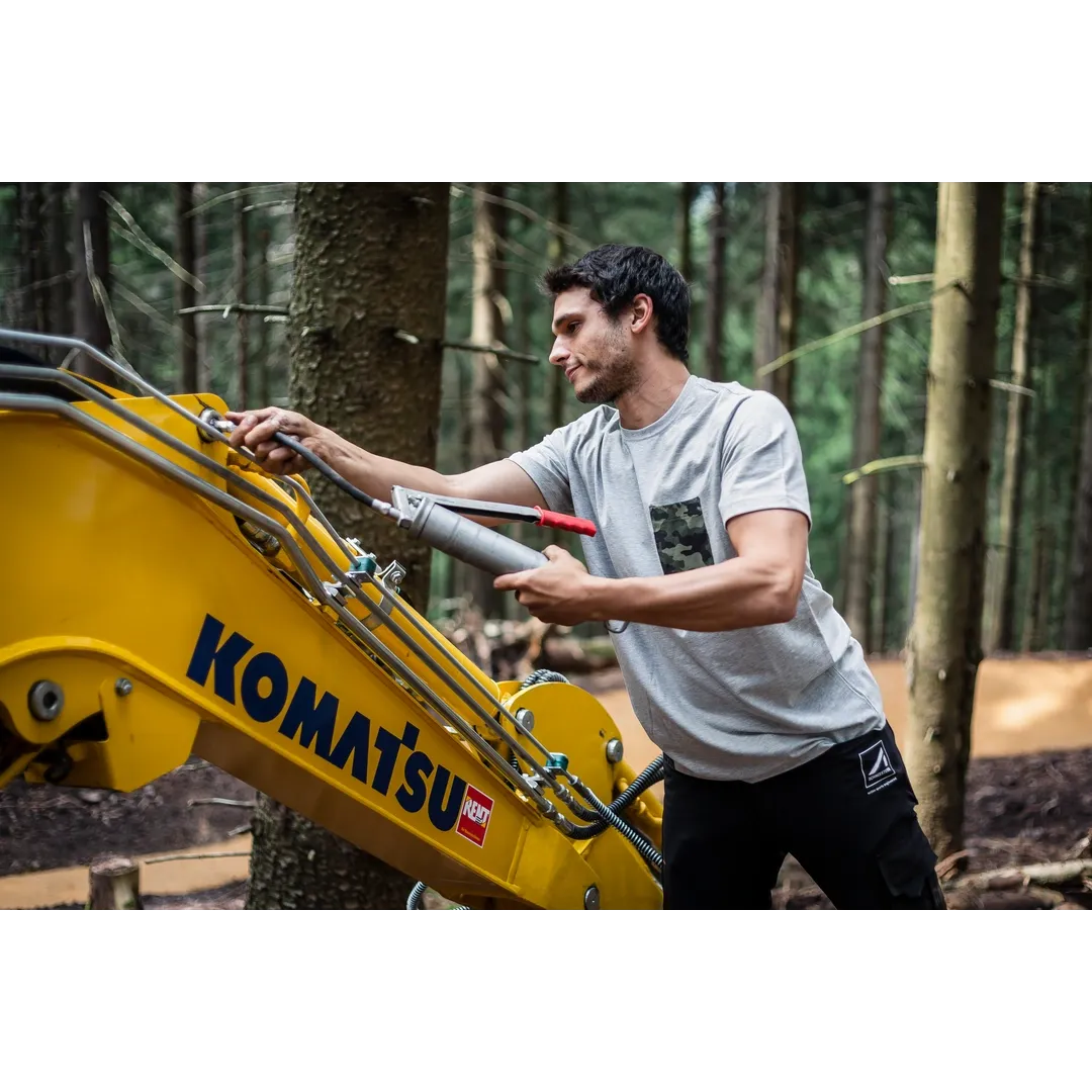 Helly Hansen Work Wear - Oberhof_HH_Matthias_Schwarz_Schneestern-1772 - Summer 2021-Action-Tradesman