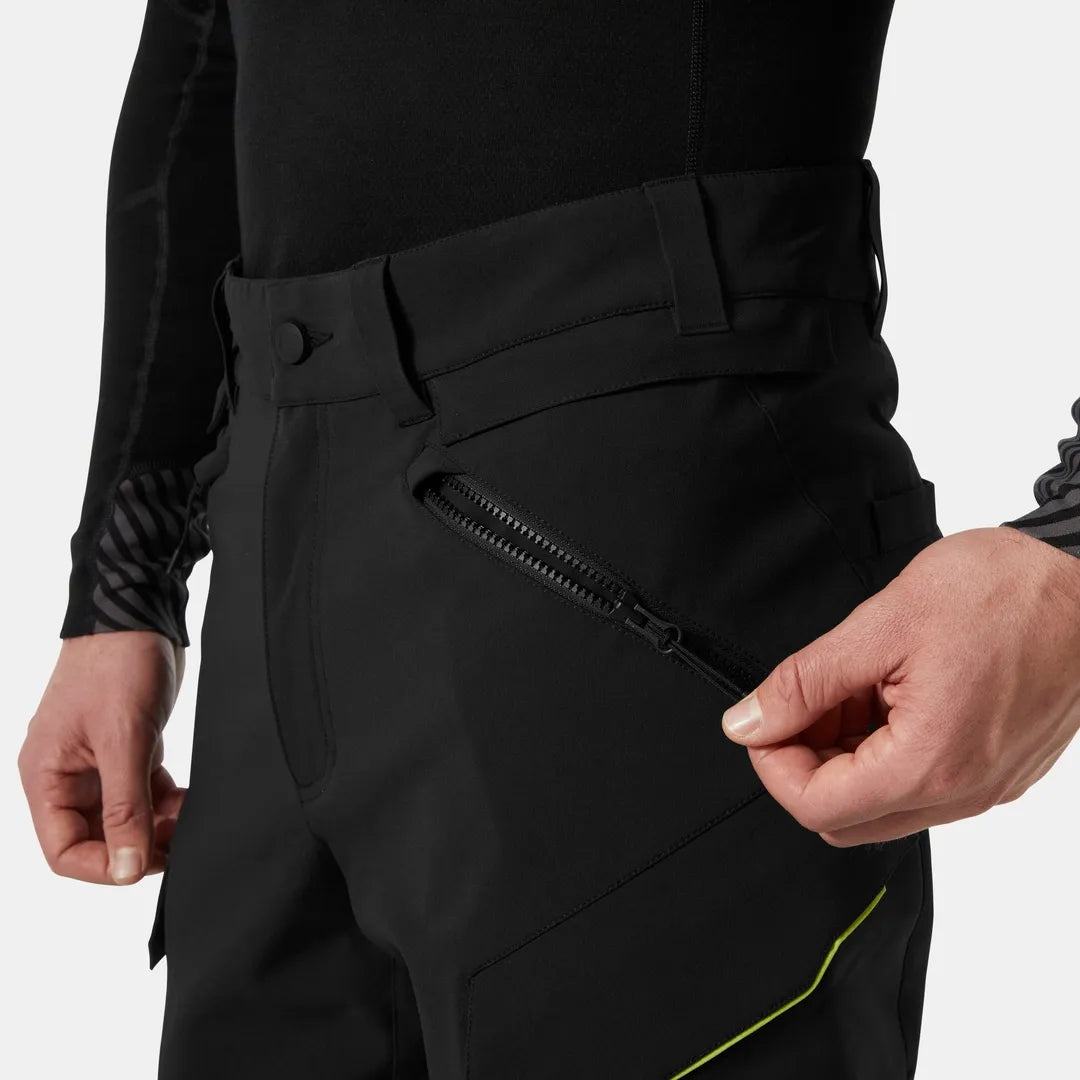 Helly Hansen Work Wear - 77566_990_feature2 - Onbody-W25-Winter 2025-FW25-Trades-Magni Evo