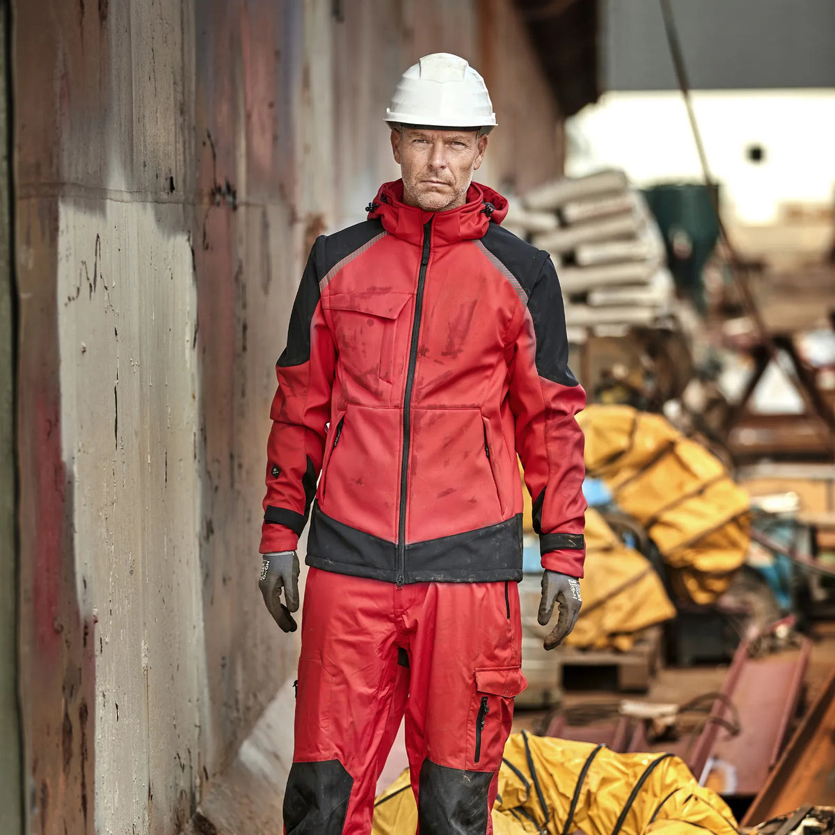 ELKA Rainwear - Working Xtreme Softshell Jacket with detachable sleeves - Red/Black