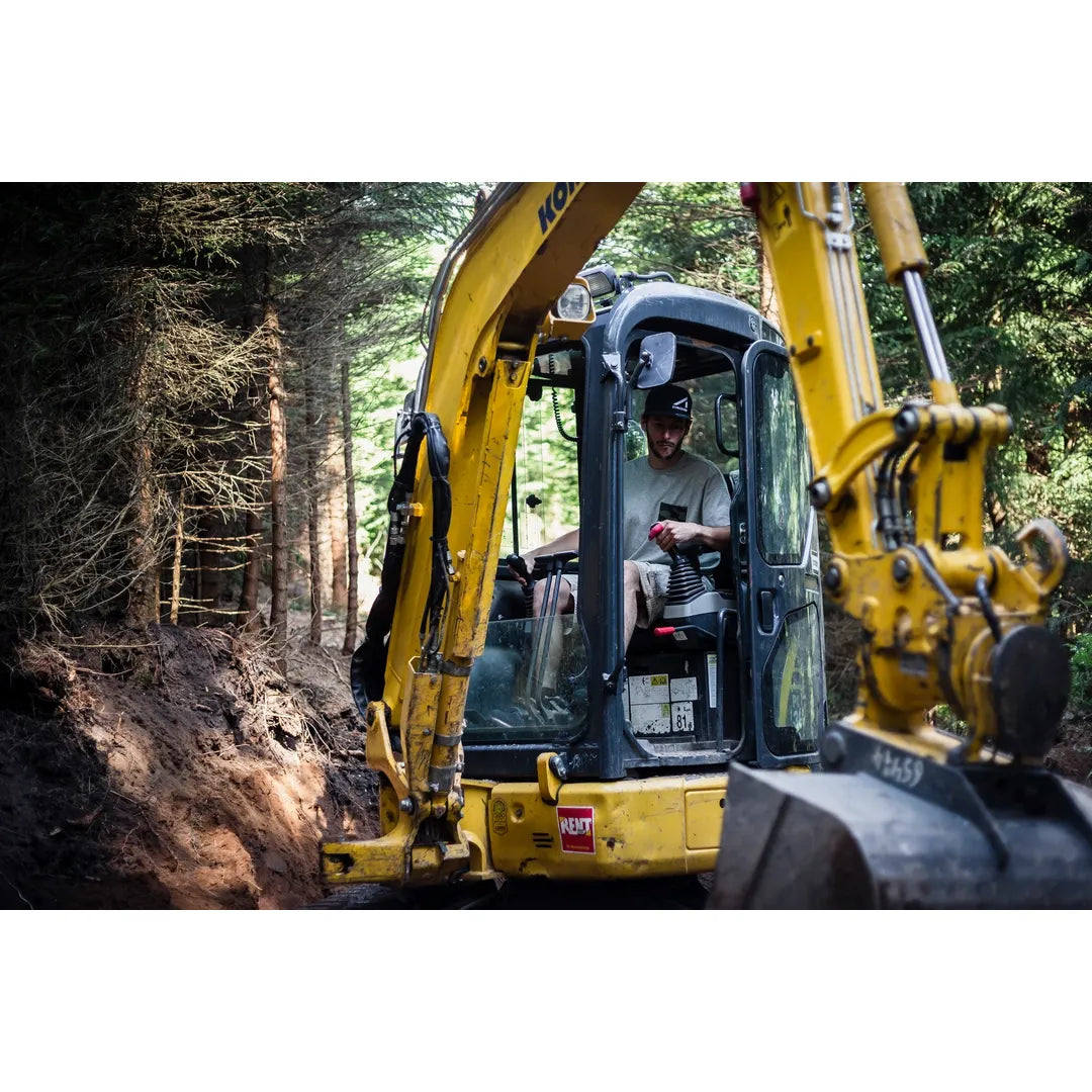 Helly Hansen Work Wear - Oberhof_HH_Matthias_Schwarz_Schneestern-1483 - Summer 2021-Action-Tradesman