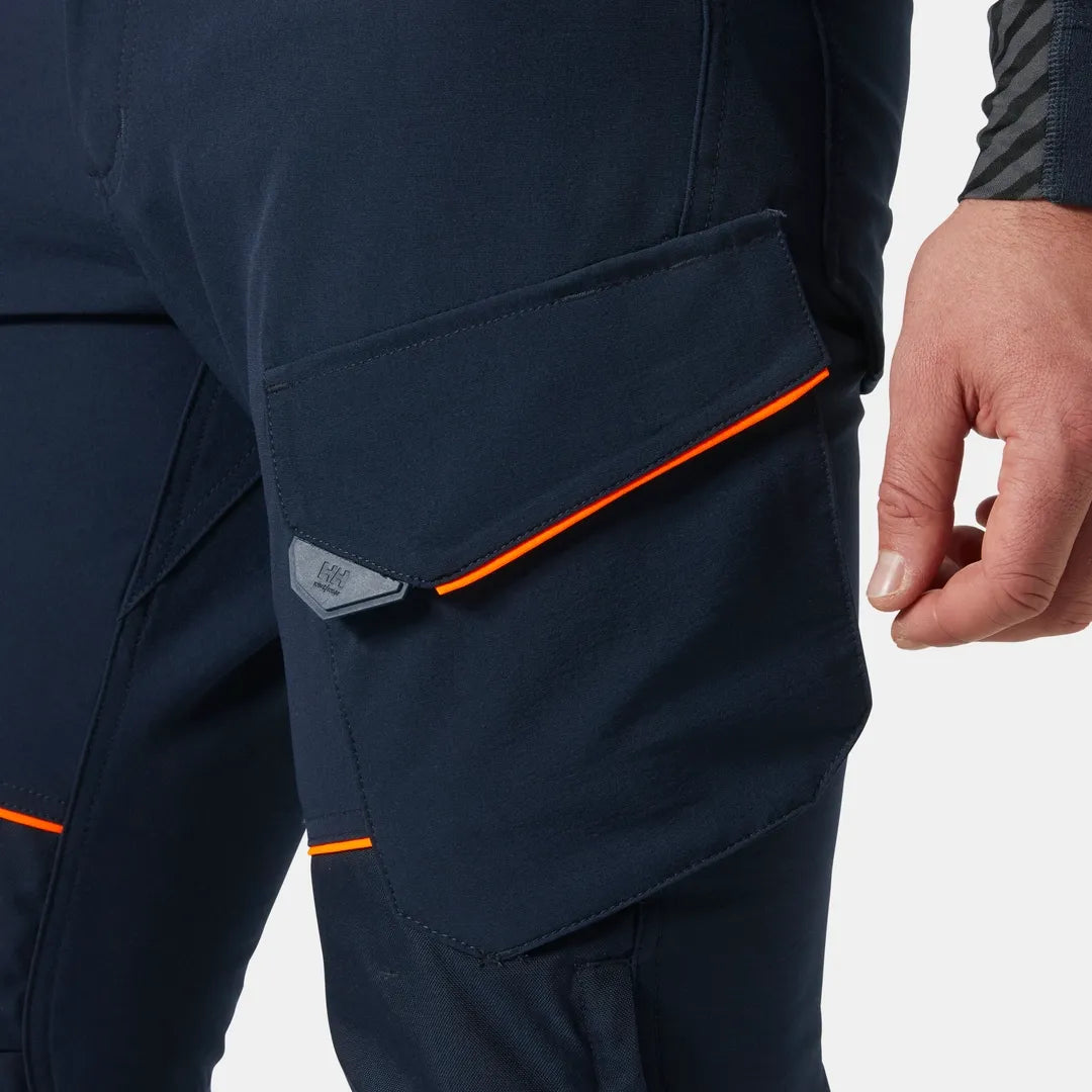 Helly Hansen Work Wear - 77556_590_feature4 - Onbody-W25-Winter 2025-FW25-Chelsea Evo-Trades