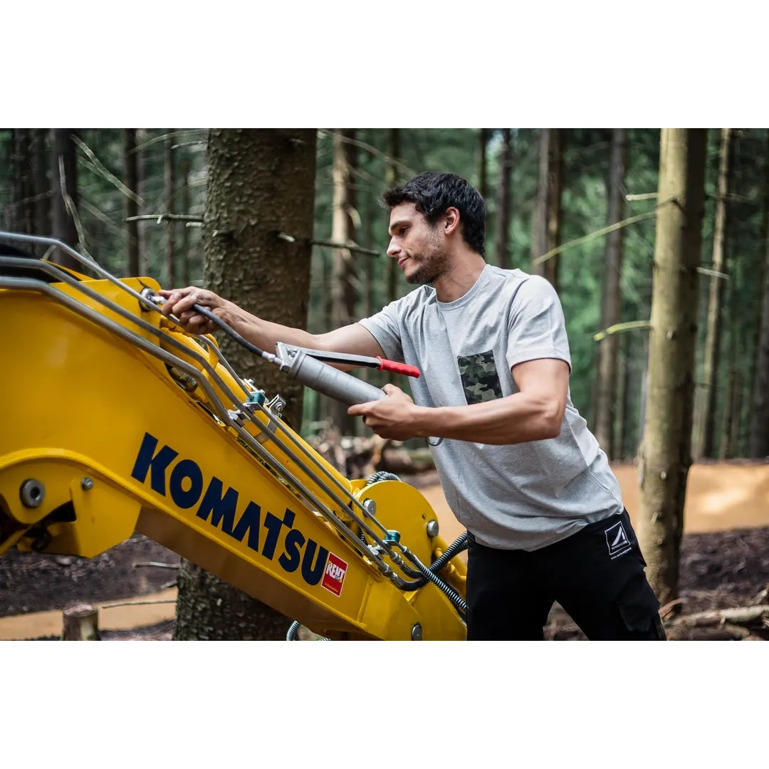 Helly Hansen Work Wear - Oberhof_HH_Matthias_Schwarz_Schneestern-1772 - Summer 2021-Action-Tradesman