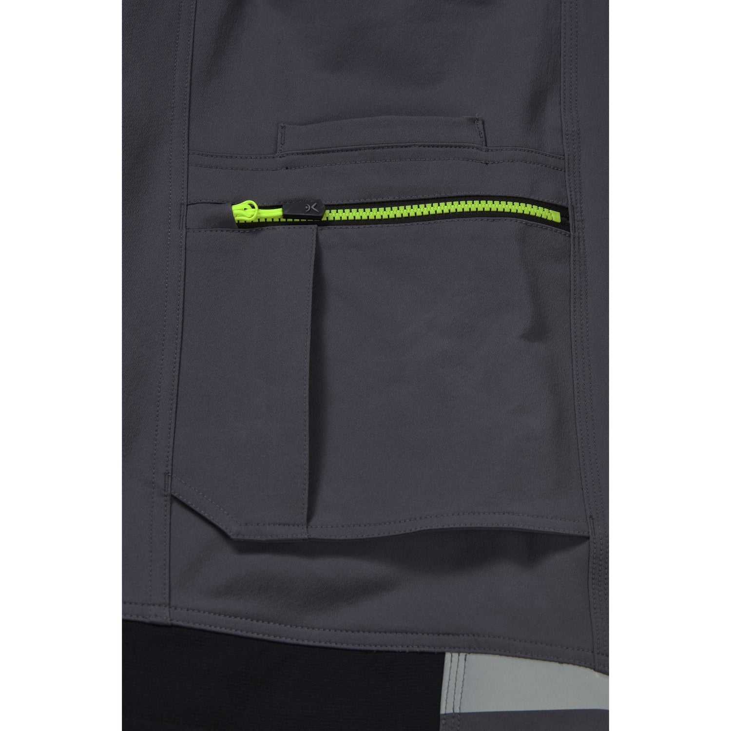 Planam rECOline Trousers green/black - There’s sufficient space in the thigh pocket