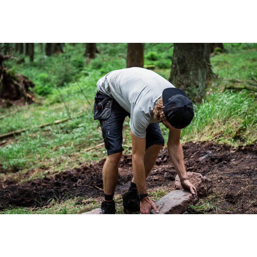 Helly Hansen Work Wear - Oberhof_HH_Matthias_Schwarz_Schneestern-1303 - Summer 2021-Action-Tradesman