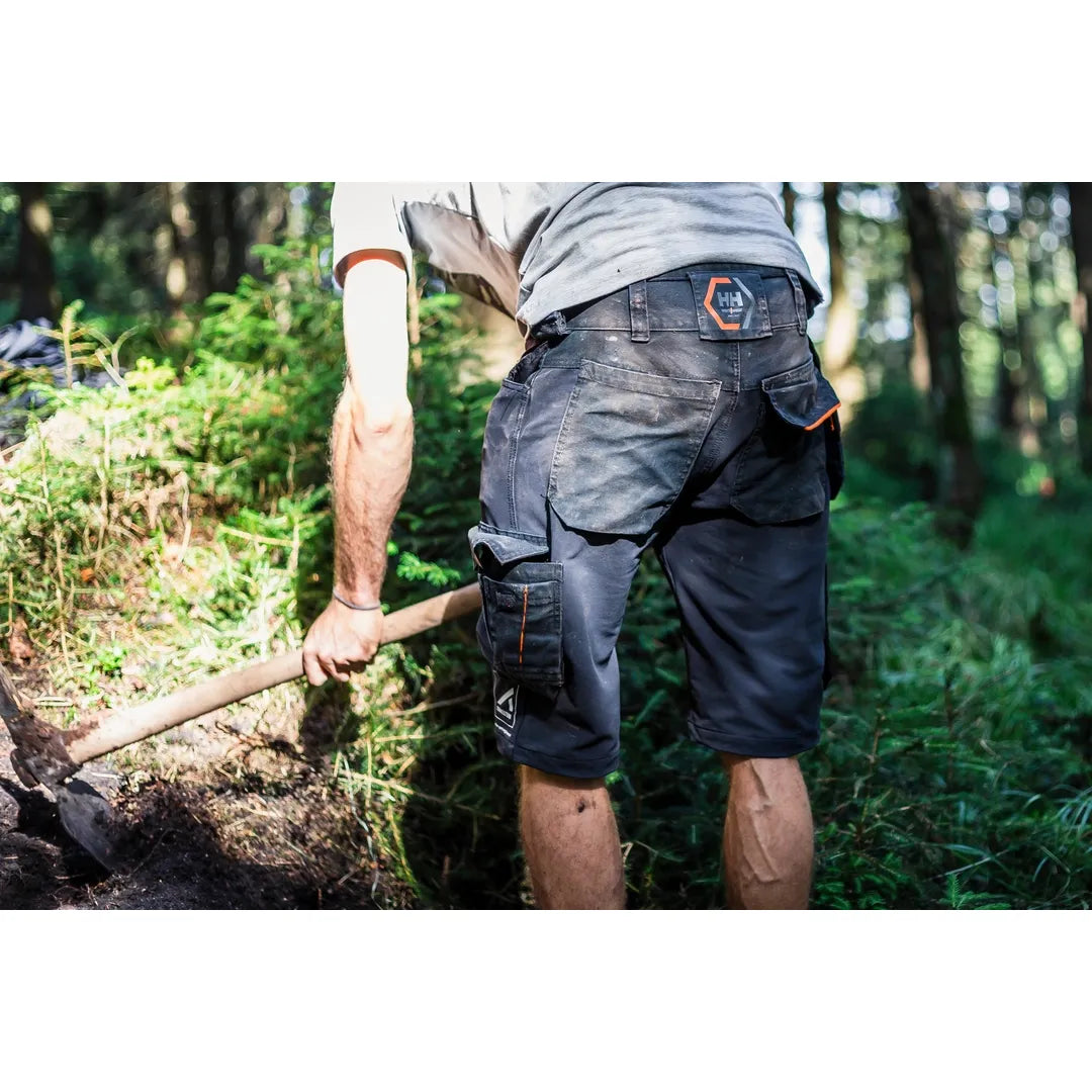 Helly Hansen Work Wear - Oberhof_HH_Matthias_Schwarz_Schneestern-1209 - Summer 2021-Action-Tradesman