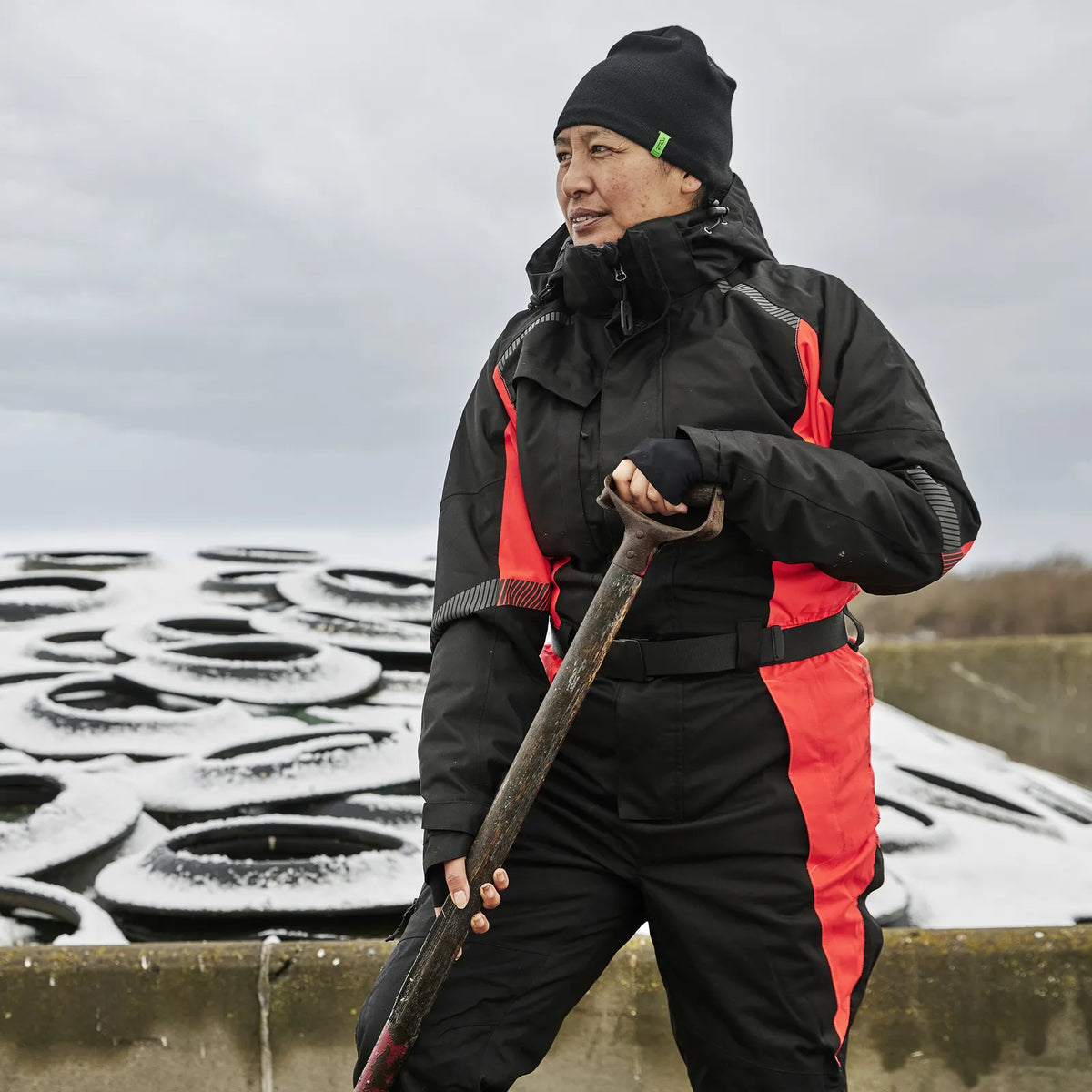 ELKA Rainwear - Working Xtreme Winter Thermal Coverall woman with recycled padding - Black/Fluorescent Red