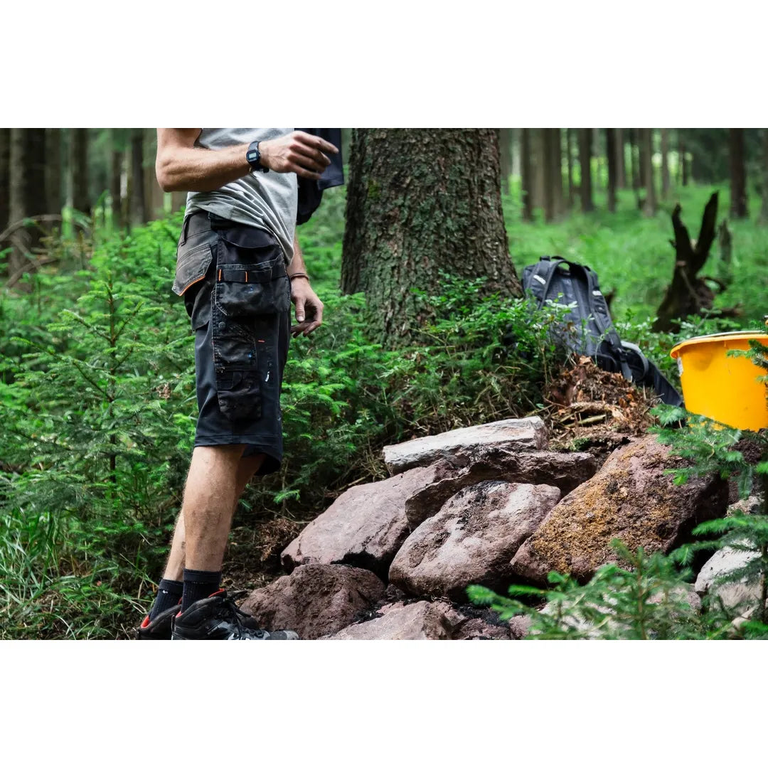 Helly Hansen Work Wear - Oberhof_HH_Matthias_Schwarz_Schneestern-1308 - Summer 2021-Action-Tradesman