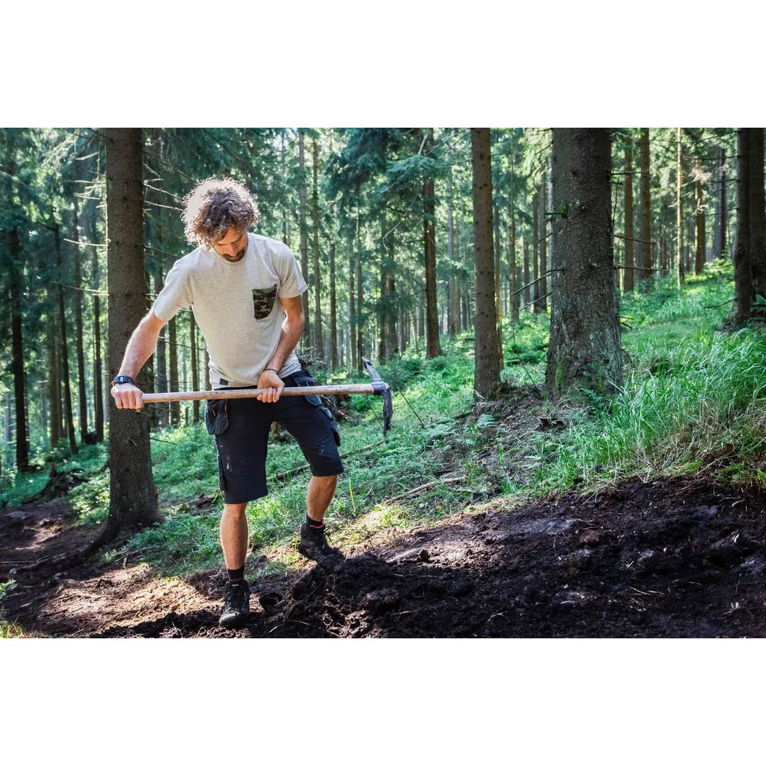 Helly Hansen Work Wear - Oberhof_HH_Matthias_Schwarz_Schneestern-1137 - Summer 2021-Action-Tradesman