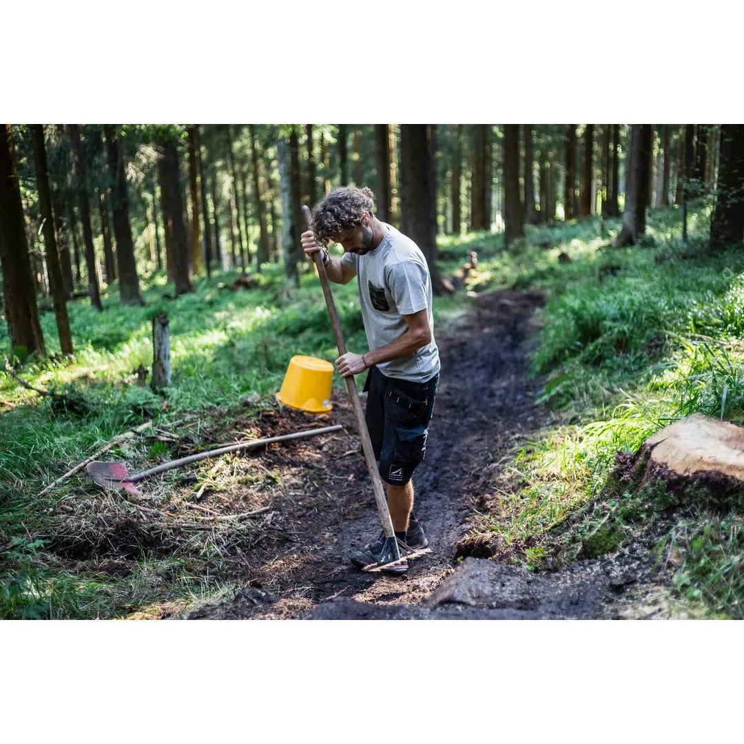 Helly Hansen Work Wear - Oberhof_HH_Matthias_Schwarz_Schneestern-1105 - Summer 2021-Action-Tradesman