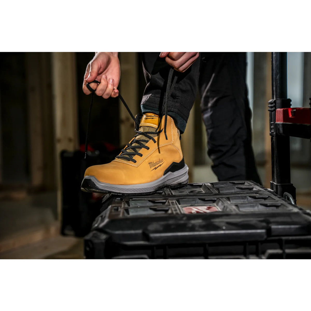 Milwaukee FLEXTRED™ Mid-Cut Safety Shoes S3S ESD 1M171311 - Brown