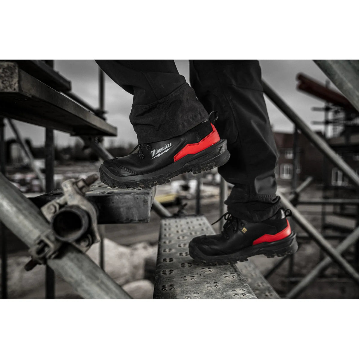 Milwaukee ARMOURTRED™ Low-Cut Safety Shoes S3S ESD 1L110111W - Black