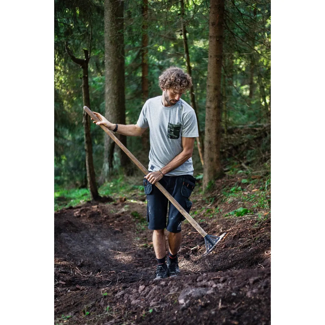 Helly Hansen Work Wear - Oberhof_HH_Matthias_Schwarz_Schneestern-1076 - Summer 2021-Action-Tradesman