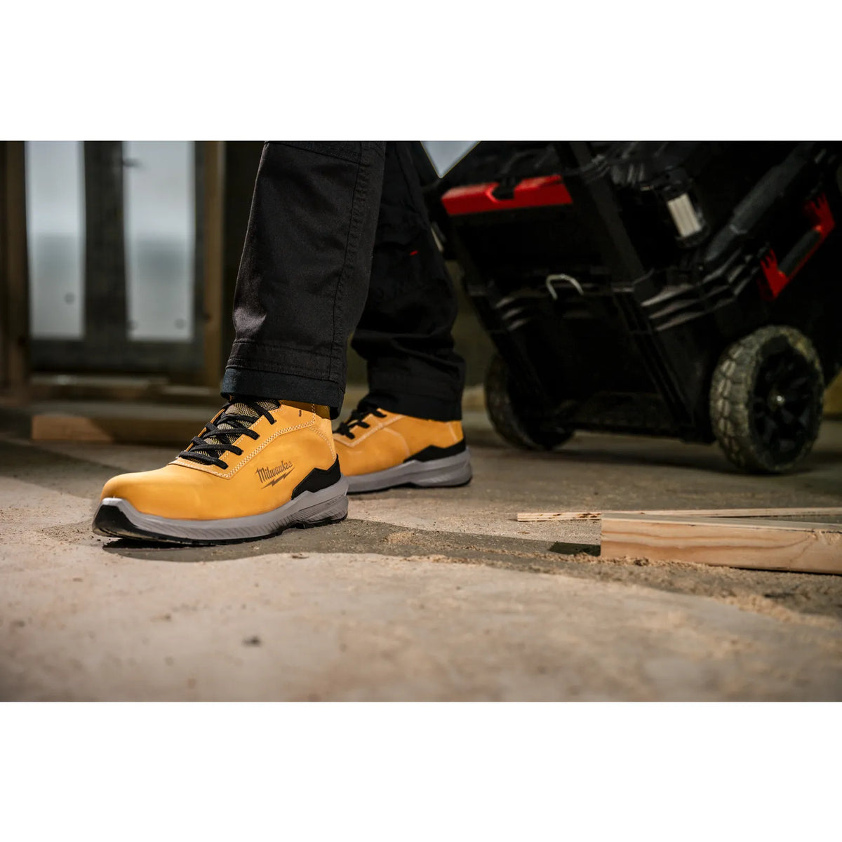 Milwaukee FLEXTRED™ Mid-Cut Safety Shoes S3S ESD 1M171311 - Brown