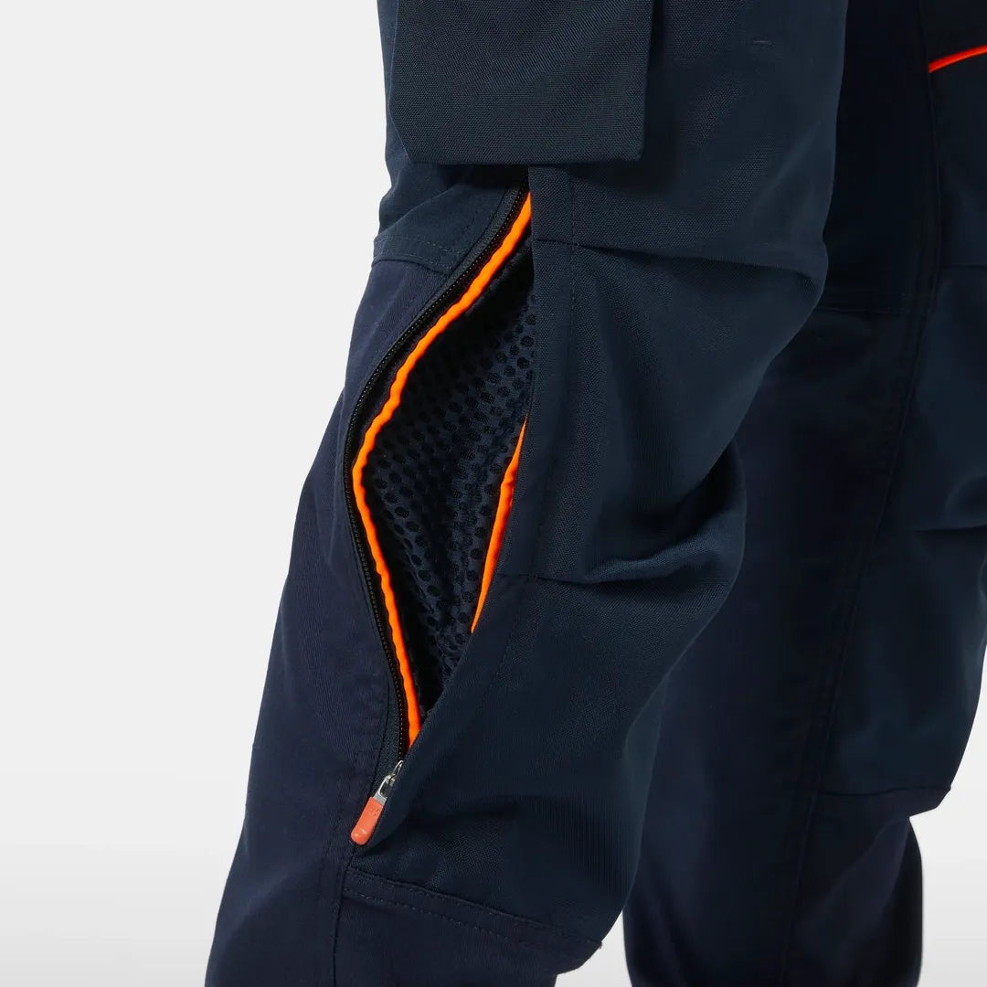 Helly Hansen Work Wear - 77556_590_feature2 - Onbody-W25-Winter 2025-FW25-Chelsea Evo-Trades