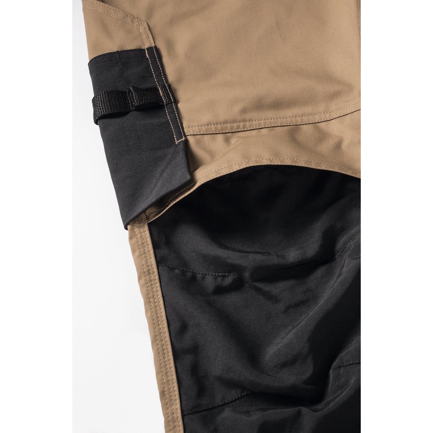 Planam Norit Women's dungarees red/black - The knee pockets allow for the use of knee pads.