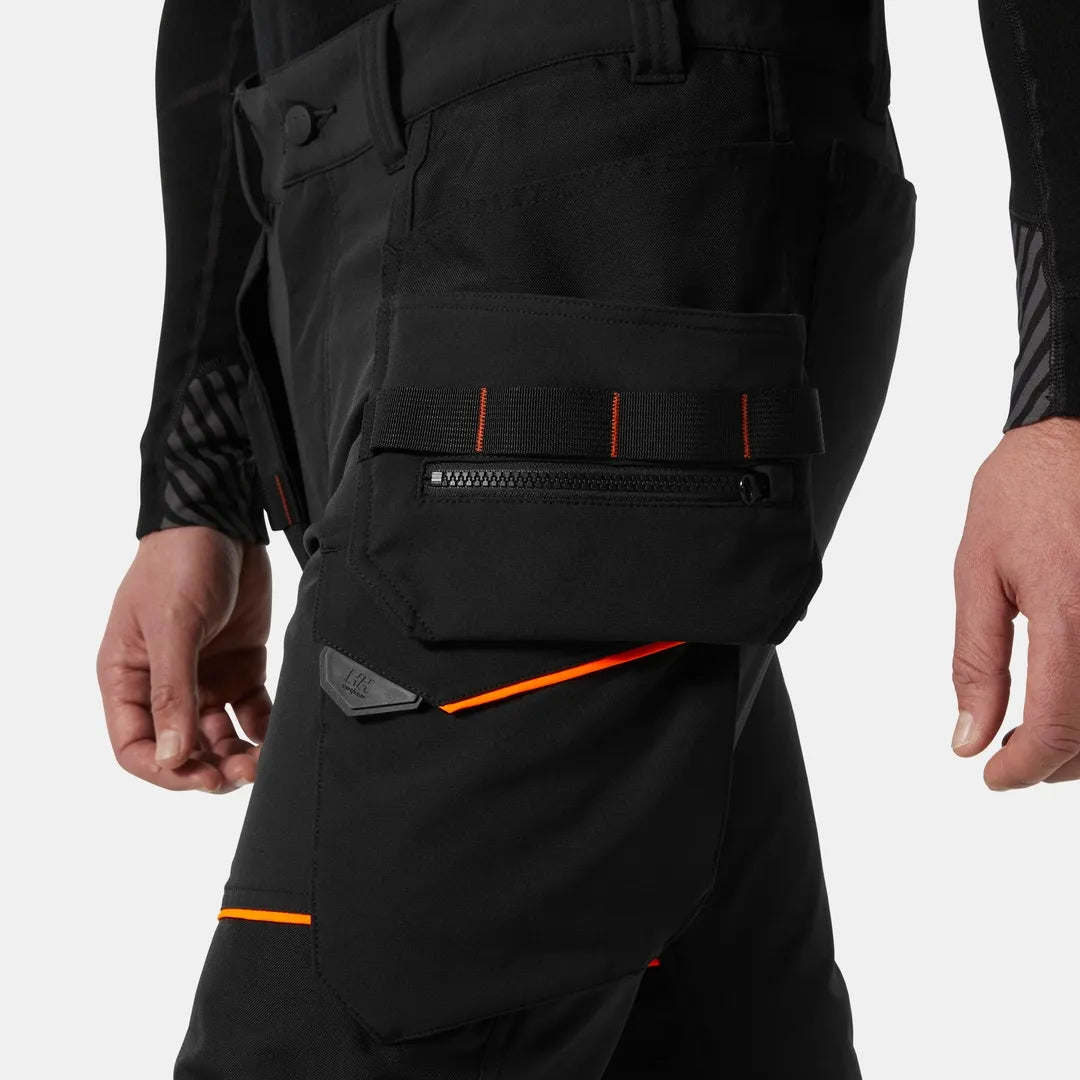 Helly Hansen Work Wear - 77550_990_feature2 - Onbody-W25-Winter 2025-FW25-Chelsea Evo-Trades